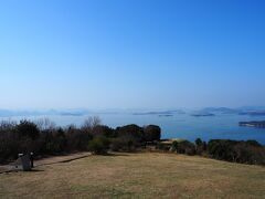 9：00 王子が岳頂上すぐ近くの駐車場に到着

山頂まで歩いて数分です。

瀬戸大橋と対岸の四国の坂出方面が一望のもとに見渡せます。