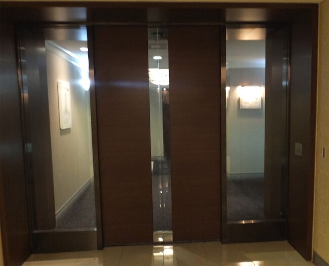 そんな仕事も一段落。ここ名古屋と福岡で展開完了です。<br />部屋にはカードをかざしてフロアのゲートを通過します。