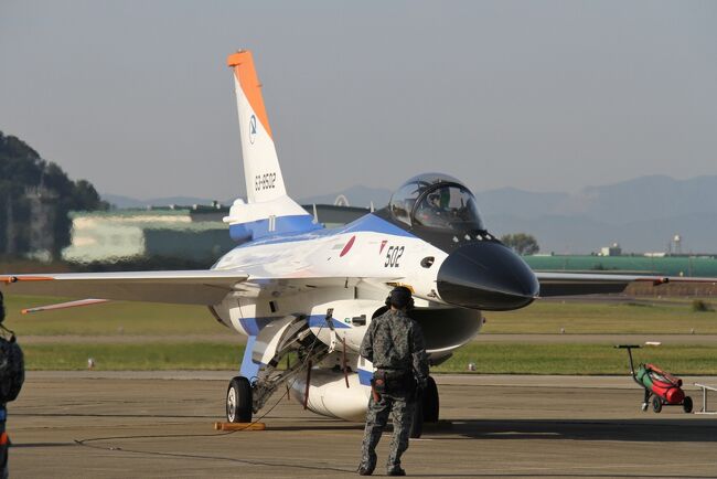 危険な機雷捜索に活躍する水中無人機「OZZ-5」の画像を海上