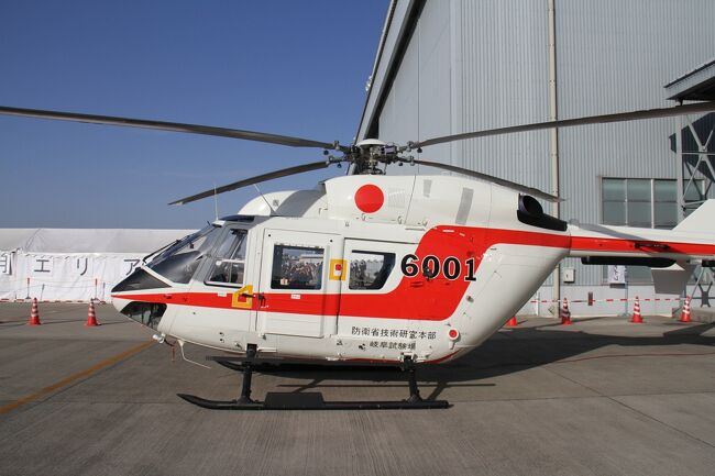 危険な機雷捜索に活躍する水中無人機「OZZ-5」の画像を海上