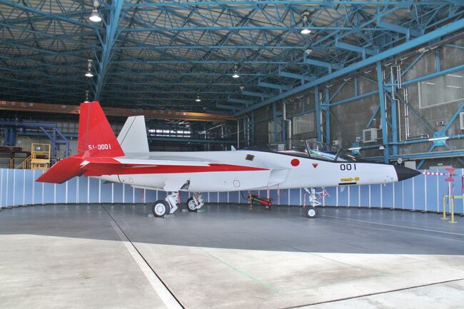 危険な機雷捜索に活躍する水中無人機「OZZ-5」の画像を海上