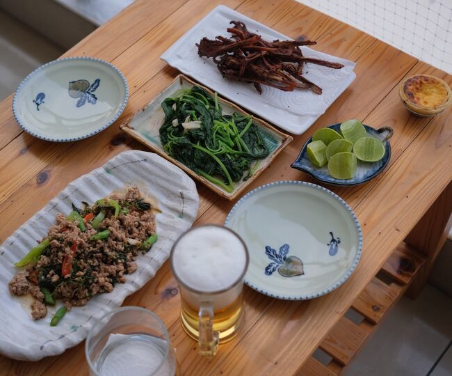 24日　夕食<br />パックラパオムーサップ．．．◎<br />茹でほうれん草．．．．〇<br />アヒルの嘴揚げ．．．．〇