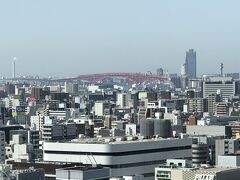 大阪港に架かる赤い港大橋（みなとおおはし）の写真。

トラス橋としての中央径間510mは日本最長で、
世界第3位の長さだそう。 