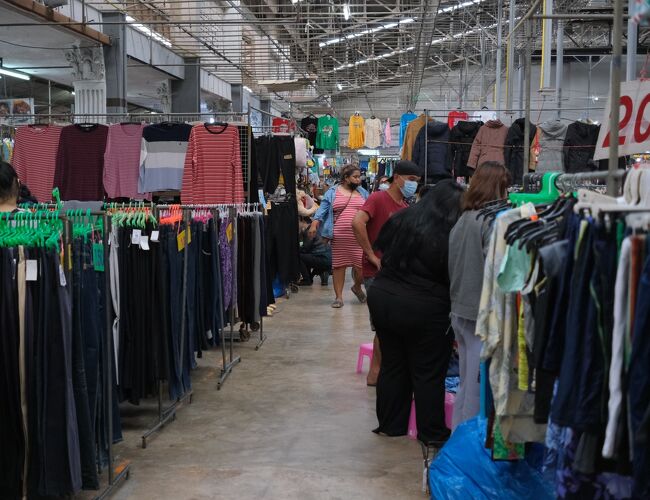 1時間ほどかけて4着合計が　180B≒630円．．．高級品ではないがほぼ新品で驚きの安さ！