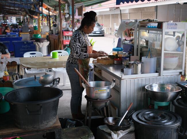 ほぼ毎日、午後2時から4時には売り切れで店は閉まるそうです。