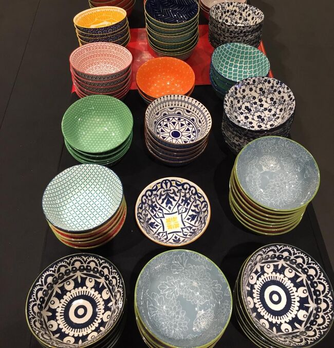 カラフルなお皿だ。