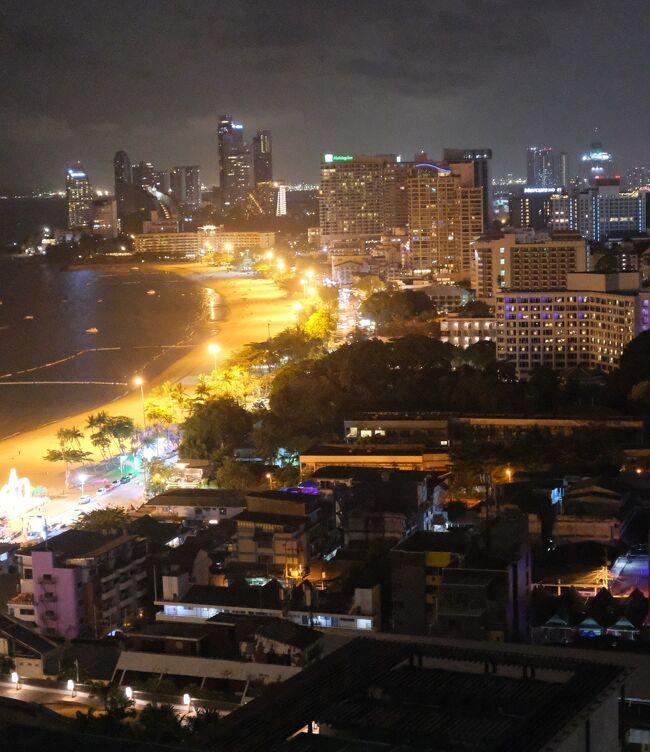 26日（金）　19：14<br />だいぶホテルやコンドミニアムの灯りが戻ってきています。<br />