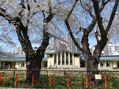 12:58　次はフランク・ロイド・ライト設計の女学校、自由学園明日館
住宅街にあるので、少々迷いました
