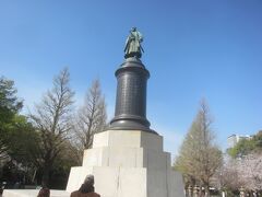 本日も凛々しい大村益次郎像