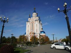 まずは、ホテルから徒歩で数分のウスペンスキー教会へ。
ハバロフスクのランドマーク的な教会です。ソ連時代に破壊され、ロシアになってから再建されたものです。