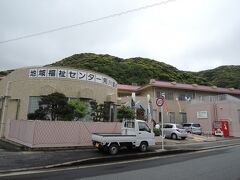 駐車場から歩いてすぐの地域福祉センター荒川温泉へ。