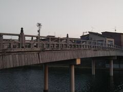 中の橋
