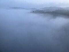 ザ雲海。朝6時に。高千穂峡へ向かう途中の橋の上での景色。