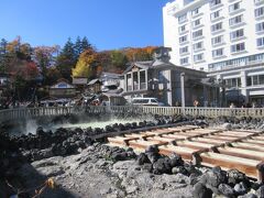 温泉街の中心に位置する湯畑は、草津温泉のシンボル。