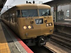 三原駅で乗り継ぎ、岡山行き列車に乗車
