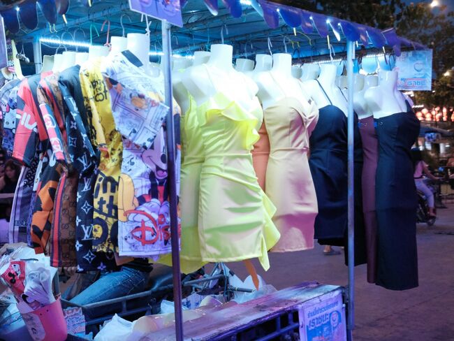 18：45　特にバービア嬢の仕事着。