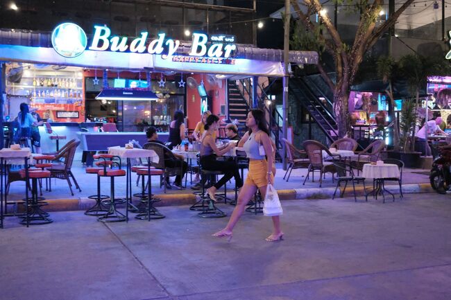 これだけ足を延ばして歩く人も少ないのではないでしょうか。