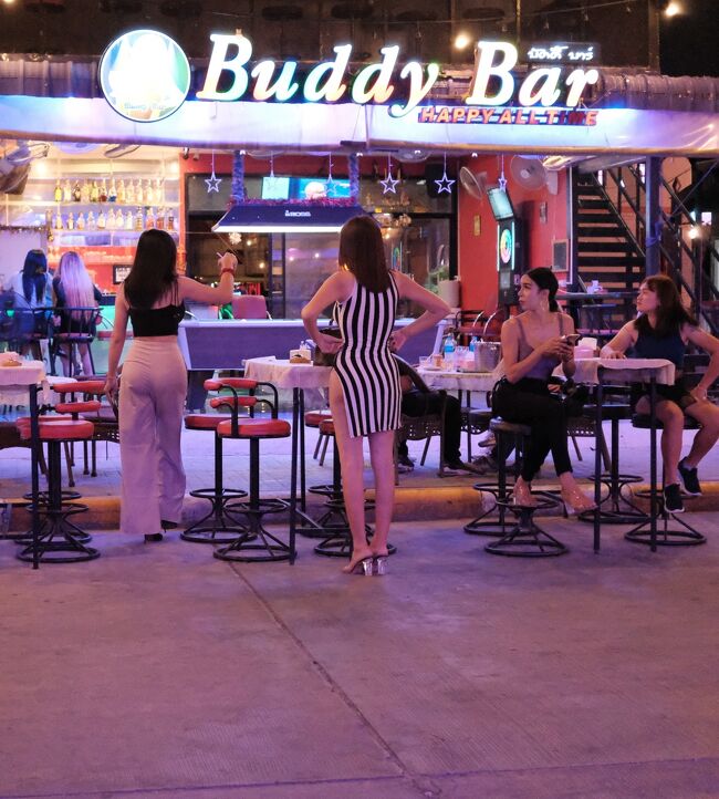 縦縞の方は付いているのかな？？どうも怪しいバービアだでいつもお客は少ない。