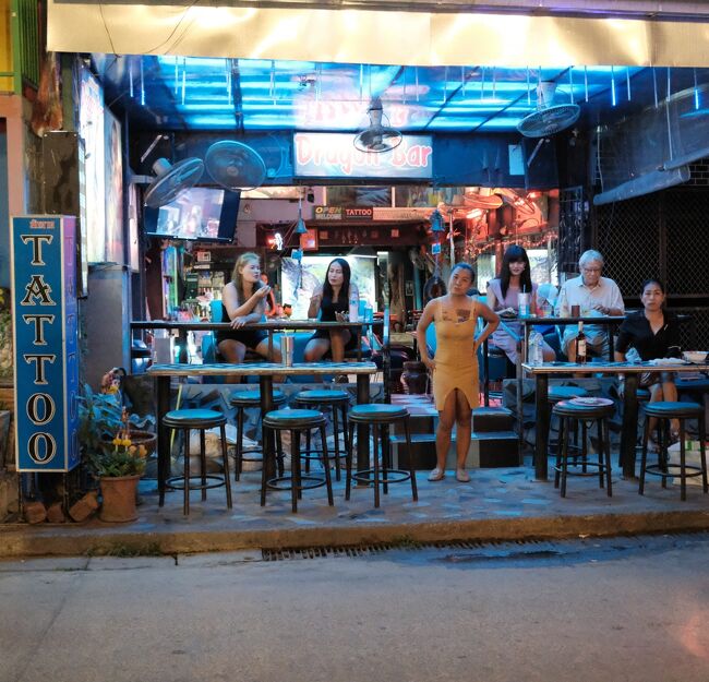 部屋に帰る途中一休さんと大きな声がかかる、呼ばれて行くのが一休、でも知らない人ばかり．．．何と友達が一休さんを知っていると．．．ナーンだほっといてくれ！ハイさよなら。