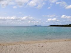 沖縄らしい碧い海が、目の前に広がる。