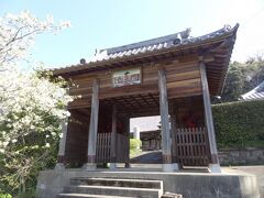 9:10
岩井駅から25分。
福満寺に着きました。

女性が集まり、子を預かるようにと願う信仰があるお寺だそうです。