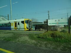 14:16
大正2年6月20日開業の浪花に停車。
特急わかしお9号.安房鴨川行と列車交換しました。
