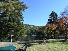 車で少し走ると、蓼科湖に。