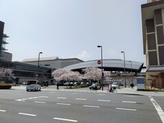 千本中立売バス停から二条駅前まで8分ほど