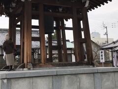 鳴門市→香川県善通寺

高速道路ですぐだった気がします。
ここの鐘を娘ちゃんばあちゃんが鳴らします。
私は撮影係です。

この時すでに13時前。
ごはんごはん！