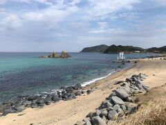 お目当ての桜井二見ヶ浦の夫婦岩が見えてきました。絶景絶景！

夕陽スポットでもあるそうですが、
自転車の返却時間が17時のため夕陽は来る前から諦めています。