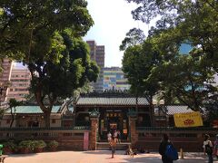 ミルクティーいただいたあとは、窓から見えた油麻地天后廟へ。
旅の安全を祈る。