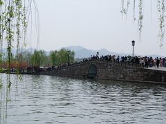 断橋残雪
湖畔を歩いて西側へ向かいます。