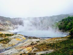 【大湯沼】

歩きなのと、夕食前に名湯をゆっくり堪能したいので、沼の近くまでは行かず、地獄谷経由で宿に戻りました(^^)