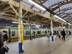 で、横浜駅10番線に到着。
ここでTagutyan様と合流となった。
結果、Akr様は朝一でお帰りになったようです。
