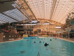 スパリゾートハワイアンズ室内大プールの他に色々なプールがあります。
