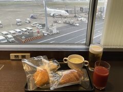 朝ごはんはDPラウンジで。
羽田空港もスープバーが稼働していました。