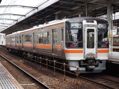 さて、美濃赤坂線で大垣に出て、その流れで岐阜駅までやって来ました。ここで、高山本線に乗り換えます。。