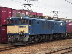 多治見の駅構内で、EF64 1000番台と遭遇。この形式は今や風前の灯。。