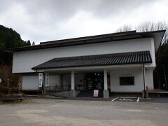 　藩主邸跡にある岩村歴史資料館、岩村城の歴史が展示されています。入場料は300円、館内は撮影禁止です。