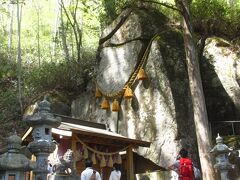 石割山の８合目には大きな石をご神体とする石割神社奥社が祀られています。
