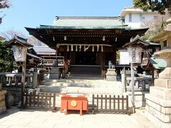 隣接した五條天神社．　医薬祖神を祀る．
主祭神は「大己貴命」と「少彦名命」で，配神に「菅原道真公」．
創建は日本武尊による東北征伐の際と云うので古い．

五條天神社について：　https://spiritualjapan.net/15769/
