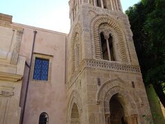 「マルトラーナ教会」へ。

1143年築。
ルッジェーロ2世の家臣、海軍大将が自宅の礼拝堂として建てたのだとか。