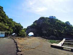 岩山から海が見えます。
