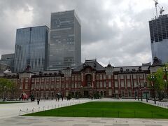東京駅を出て美術館（三菱一号館美術館）へ。
私の好きな画家の特別展示（「コンスタブル展」）が見たくて行きました。