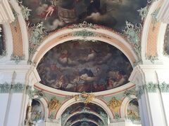 スイス・ロココの傑作“知の聖地”と美しい中世の街“ラインの宝石