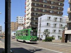 市電に乗って北星学園に向かいます。

西１５丁目で下車。