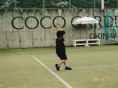ココ ガーデンリゾート オキナワ
家族でテニスを楽しむ。