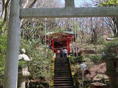 『九頭龍神社（本宮）』に到着！
運転手さんが、しばらく戻って来れないかも、と。
それか１０分ほどで良ければそれで戻って来ます、と言われたので、
せっかくここまで来たけれど、ここであまりゆっくり出来ないと判断で、
すぐお迎えに来てもらうようにお願いしました。