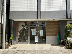 お店が無くなった後にできたのが
太宰治文学サロン

こちらは太宰の色々がわかるし、初心者には学芸員さんが教えてくれます。
入場無料