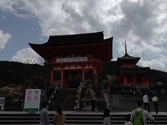 徒歩10分くらいで清水寺到着。
混んでなくてよかった。